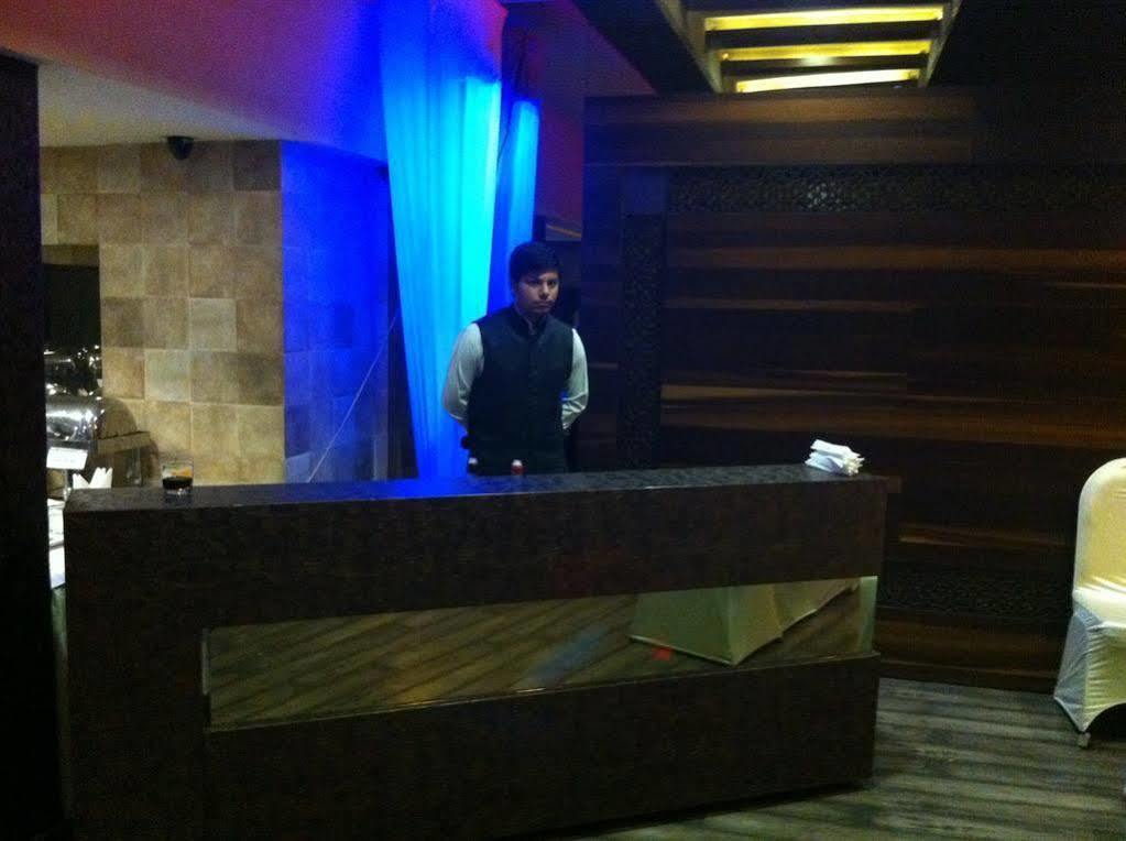 Beyond Hotell New Delhi Eksteriør bilde