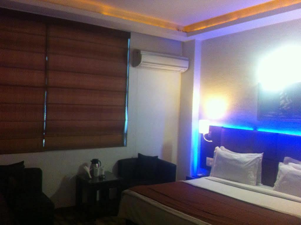Beyond Hotell New Delhi Eksteriør bilde