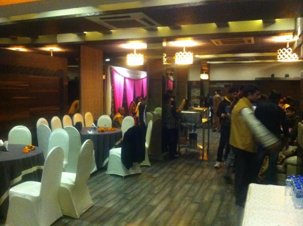 Beyond Hotell New Delhi Eksteriør bilde