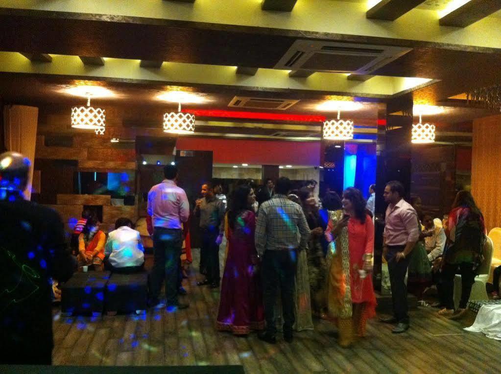 Beyond Hotell New Delhi Eksteriør bilde